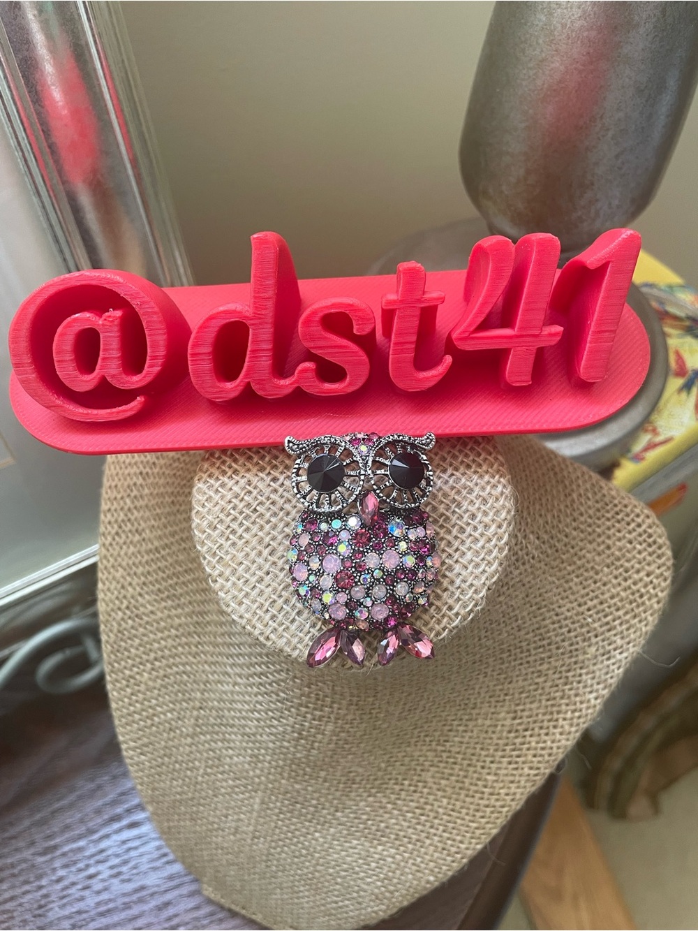 🔺🔺Rhinestone Accents Owl Brooch - Pink Crystal Accent - Picture 2 of 5